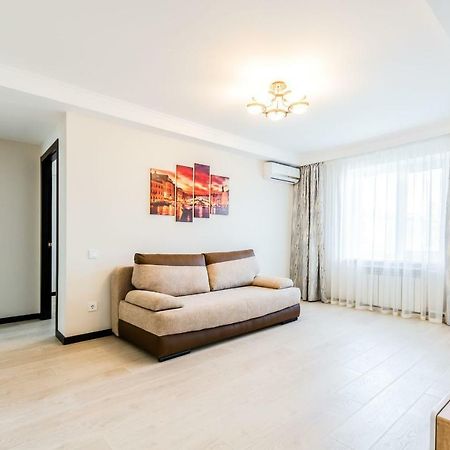 Artal Apartment On Obolonsky Avenue 16A Kyiv Exterior photo